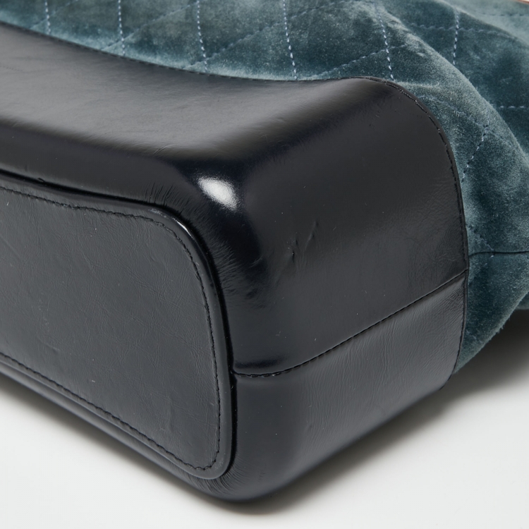 مملوكة مسبقًا Chanel Blue/Black Quilted Suede And Leather Medium Gabrielle Hobo 