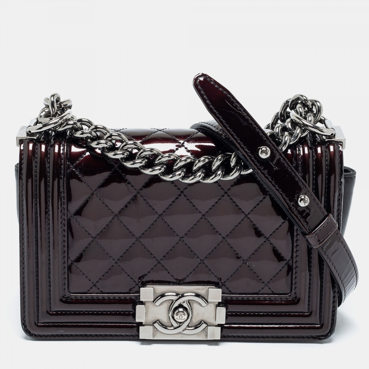 Ti år oversøisk dette Chanel Plum Quilted Patent Leather Small Boy Flap Bag Chanel | TLC