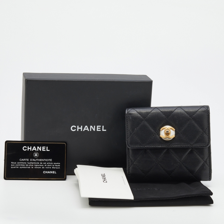 Pre Owned Chanel Black Quilted Leather Pearl CC Bifold Wallet