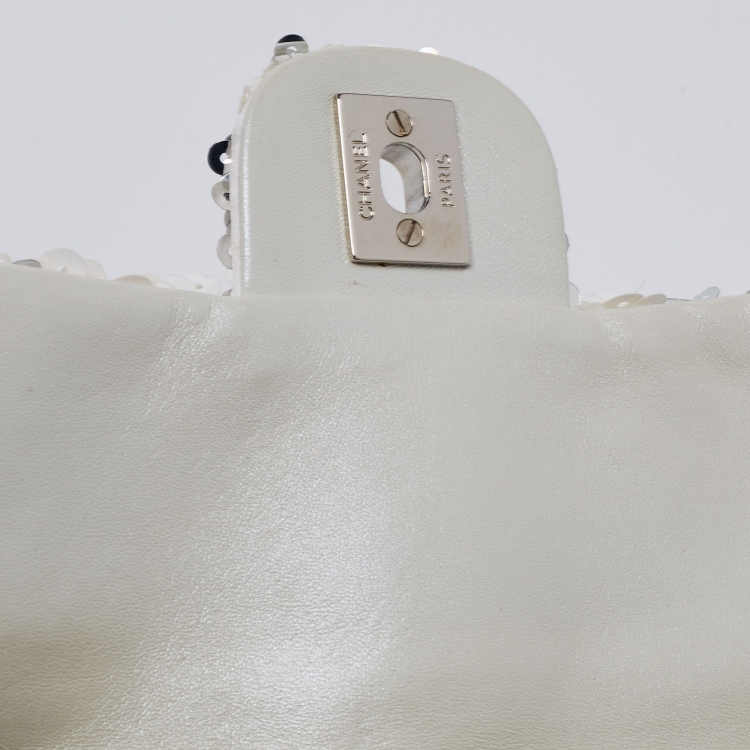 مملوكة مسبقًا Chanel White Sequins Small Classic Flap Bag