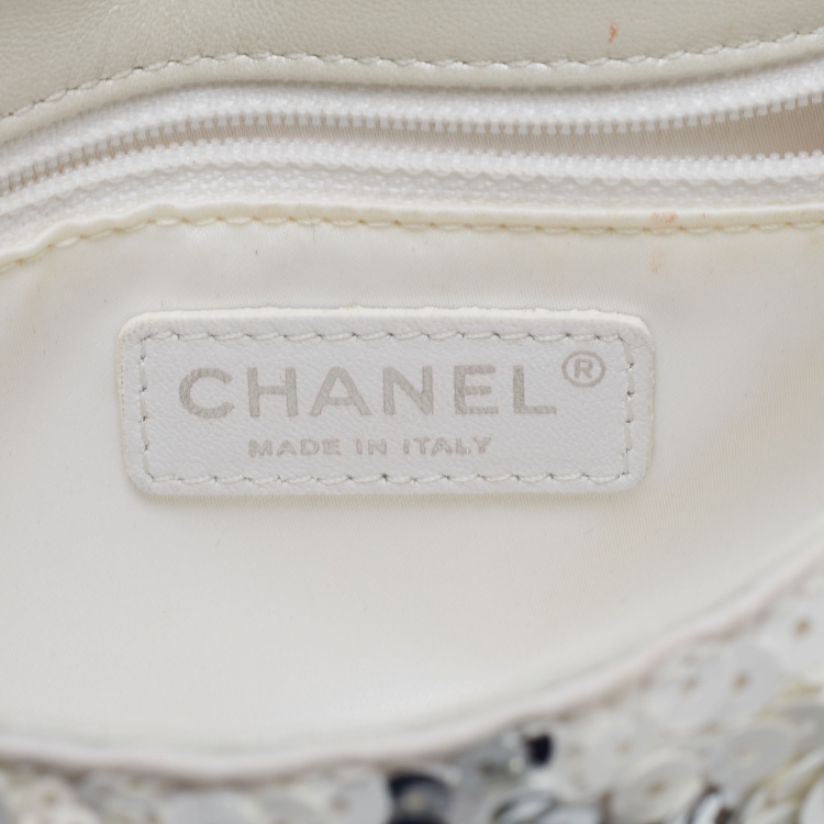 مملوكة مسبقًا Chanel White Sequins Small Classic Flap Bag