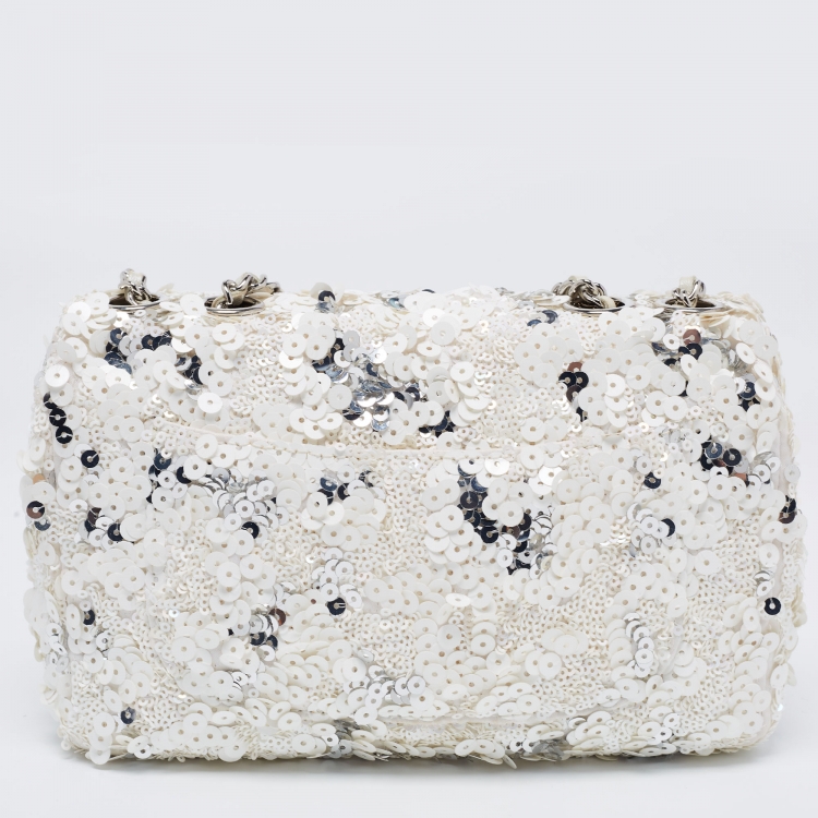 مملوكة مسبقًا Chanel White Sequins Small Classic Flap Bag