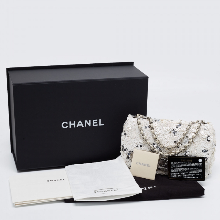 مملوكة مسبقًا Chanel White Sequins Small Classic Flap Bag