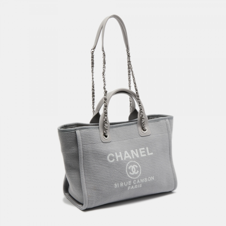 مملوكة مسبقًا Chanel Grey Canvas Small Deauville Bag