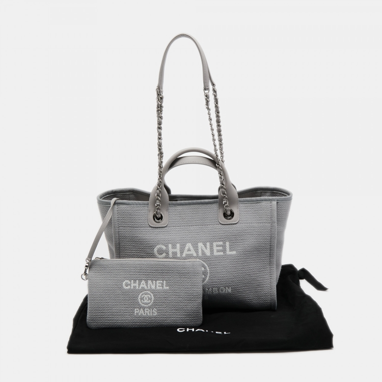 مملوكة مسبقًا Chanel Grey Canvas Small Deauville Bag