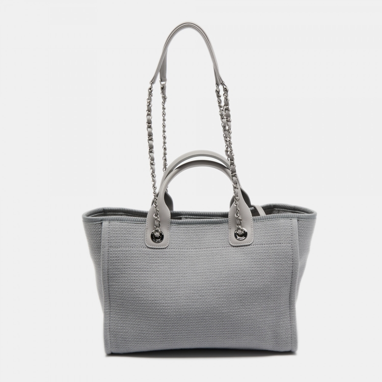 مملوكة مسبقًا Chanel Grey Canvas Small Deauville Bag