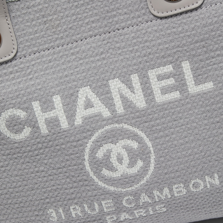مملوكة مسبقًا Chanel Grey Canvas Small Deauville Bag