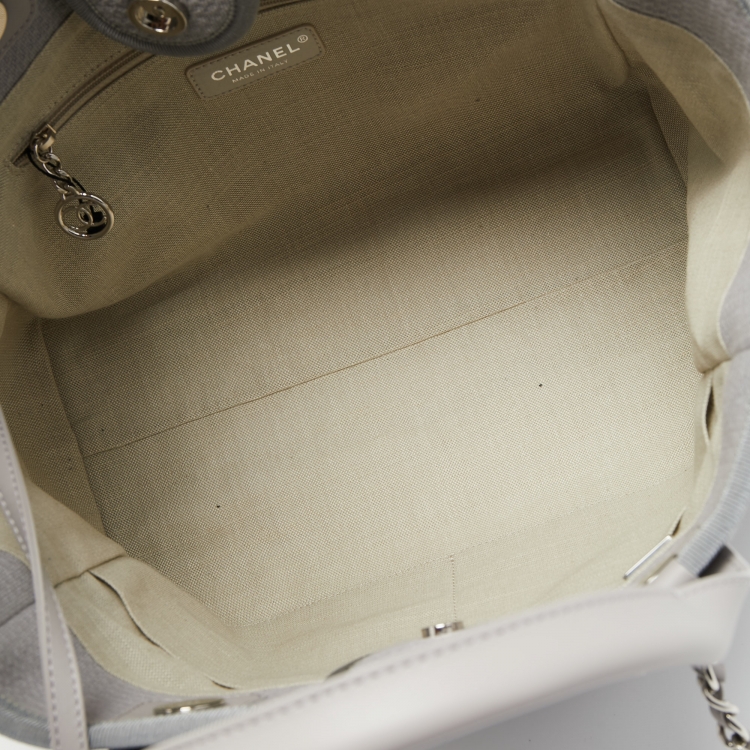 مملوكة مسبقًا Chanel Grey Canvas Small Deauville Bag