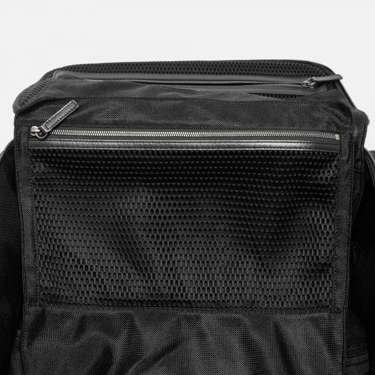 Pre Owned Chanel Black Quilted Caviar Leather Coco Case Trolley