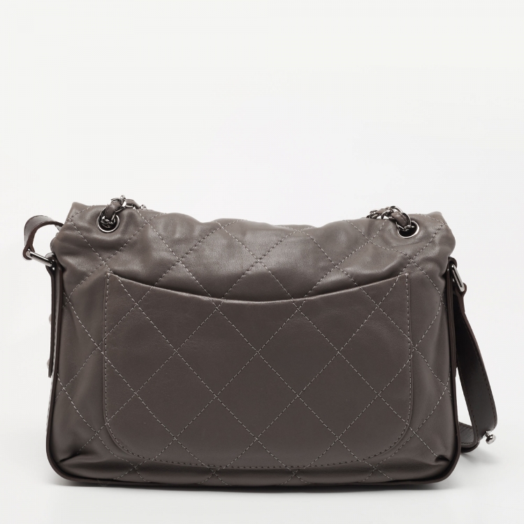 مملوكة مسبقًا Chanel Grey Quilted Leather Country Chic Crossbody Flap Bag