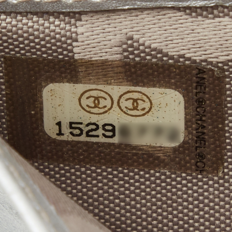 Pre Owned Chanel Black/White Quilted Leather Cambon Ligne Yen Long Wallet