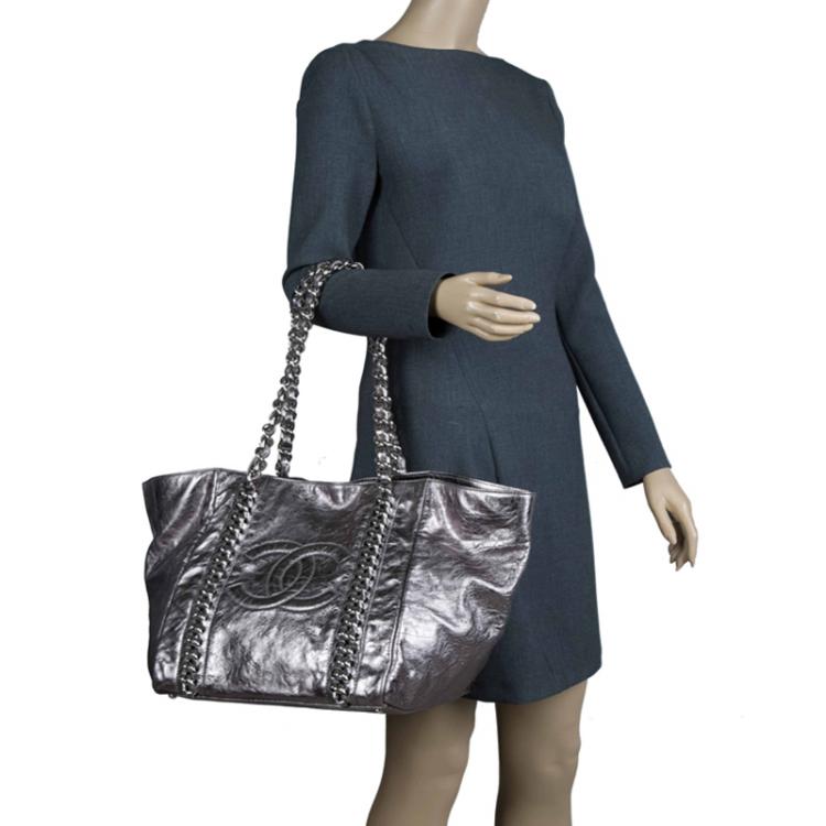Pre Owned Chanel Silver Glazed Crackled Leather Small Modern Chain Tote