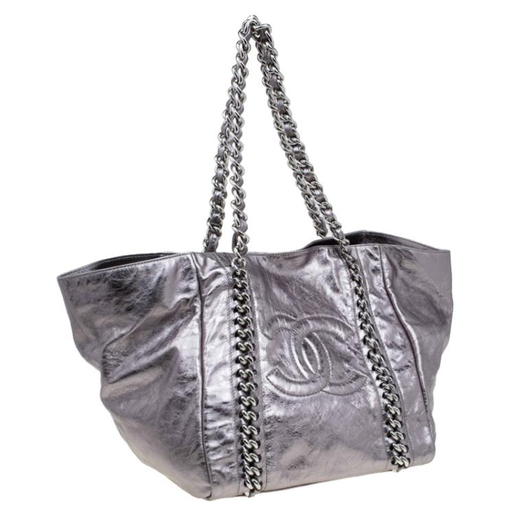 Pre Owned Chanel Silver Glazed Crackled Leather Small Modern Chain Tote