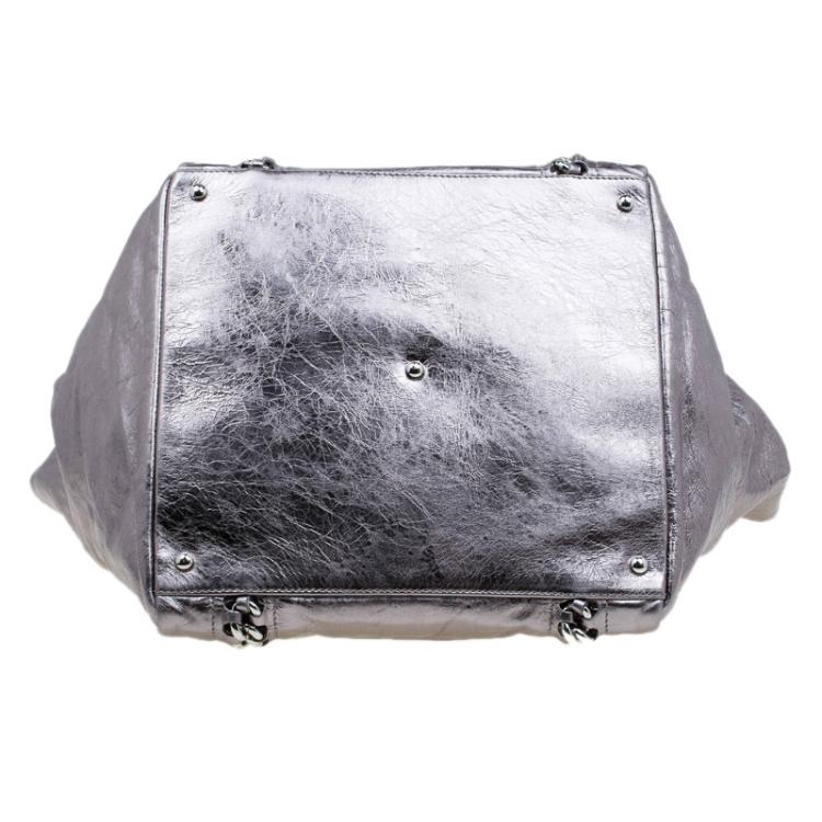 Pre Owned Chanel Silver Glazed Crackled Leather Small Modern Chain Tote