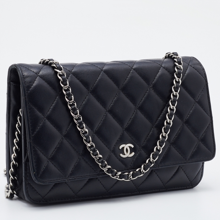 Pre Owned Chanel Black Quilted Leather Classic Wallet on Chain