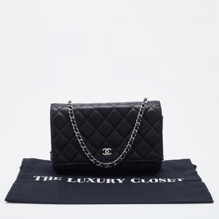 Pre Owned Chanel Black Quilted Leather Classic Wallet on Chain