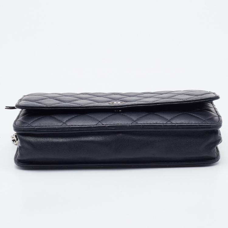 Pre Owned Chanel Black Quilted Leather Classic Wallet on Chain