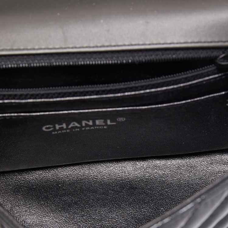 Pre Owned Chanel Dark Grey Patent Leather Single Flap Small Shoulder Bag
