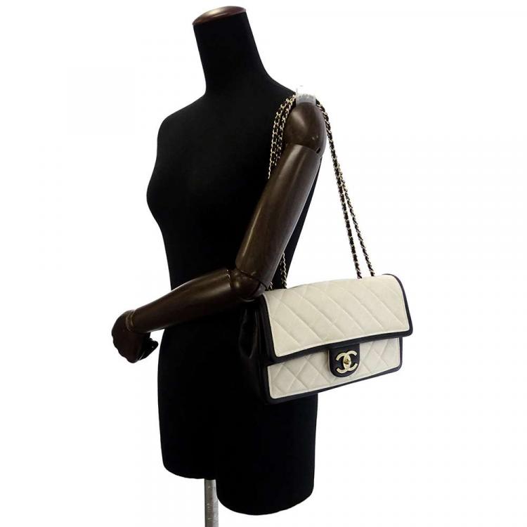 Pre Owned Chanel White/Black Lambskin vintage flap bag