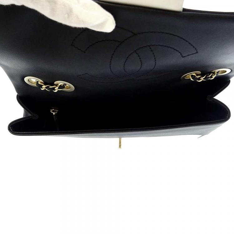 Pre Owned Chanel White/Black Lambskin vintage flap bag