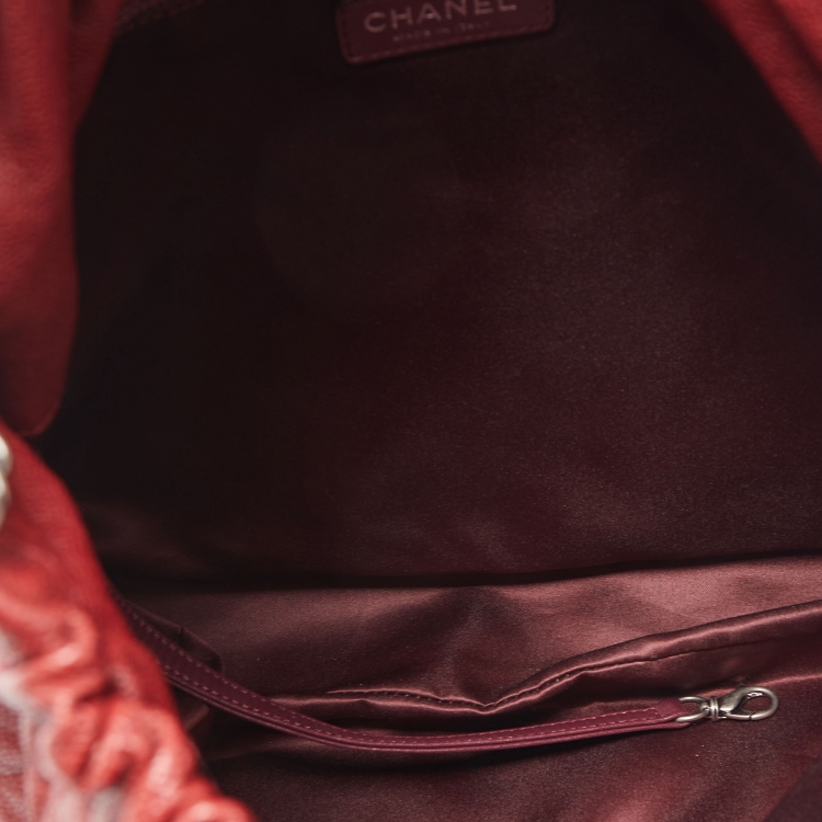 Pre Owned Chanel Red Quilted Caviar Leather CC Drawstring Hobo