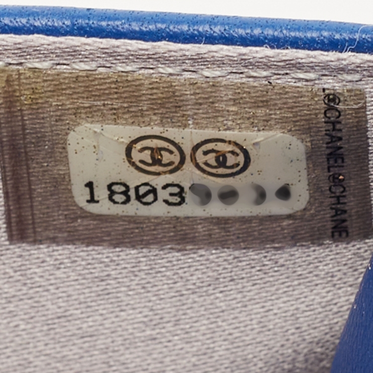 مملوكة مسبقًا Chanel Blue Leather Camellia Wallet on Chain