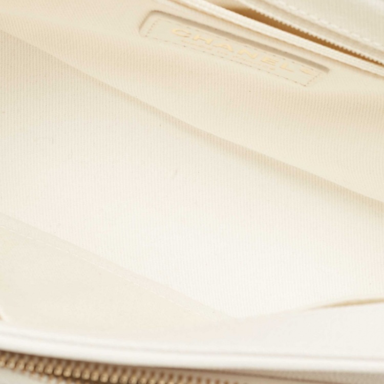 Pre Owned Chanel White Quilted Caviar Leather Medium Business Affinity Top Handle Bag
