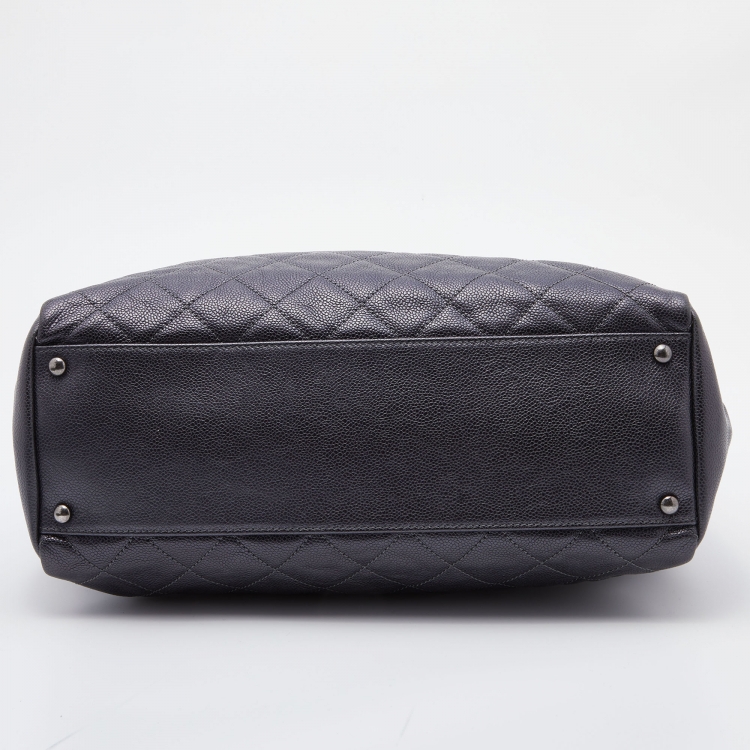 Pre Owned Chanel Metallic Grey Quilted Caviar Leather Chic Shopper Tote
