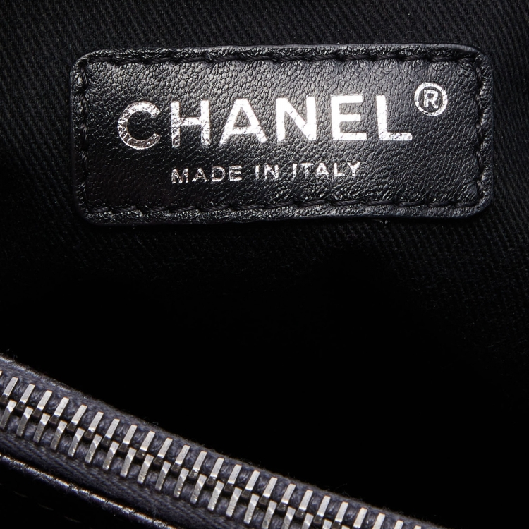 Pre Owned Chanel Metallic Grey Quilted Caviar Leather Chic Shopper Tote