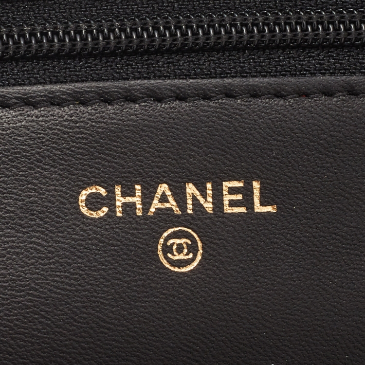 مملوكة مسبقًا Chanel Black Quilted Leather Classic Wallet on Chain