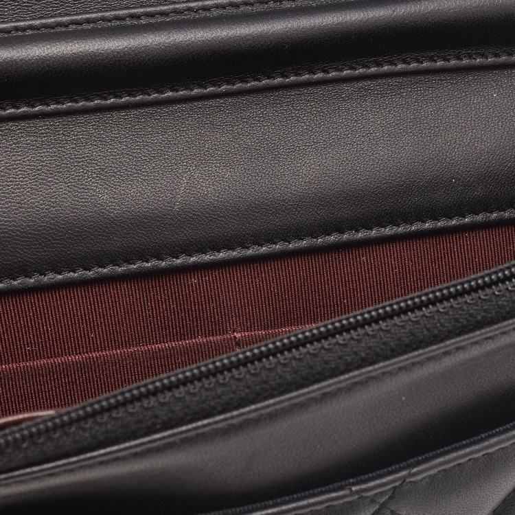 مملوكة مسبقًا Chanel Black Quilted Leather Classic Wallet on Chain