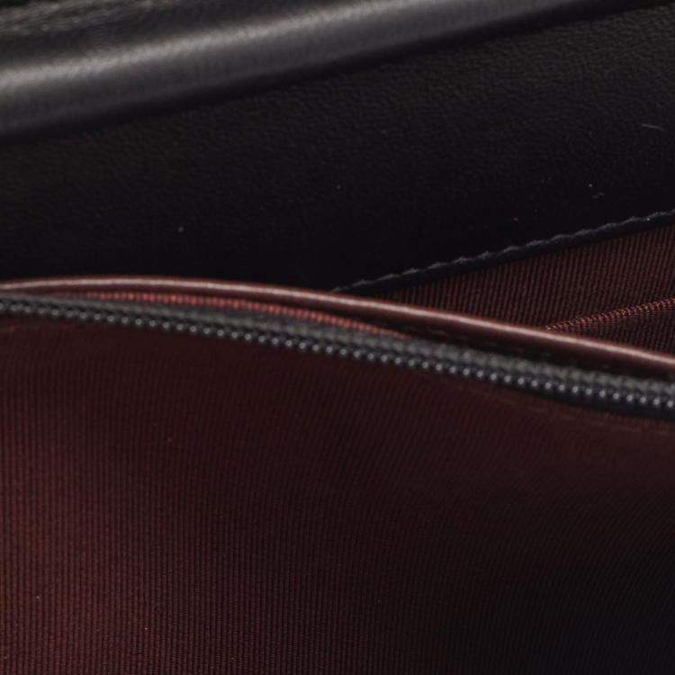 مملوكة مسبقًا Chanel Black Quilted Leather Classic Wallet on Chain