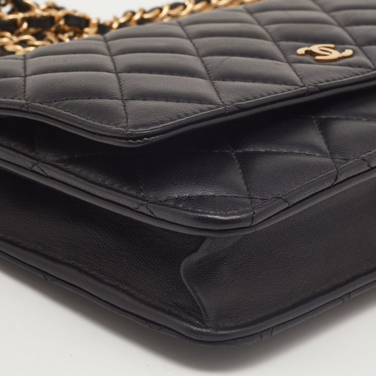 مملوكة مسبقًا Chanel Black Quilted Leather Classic Wallet on Chain