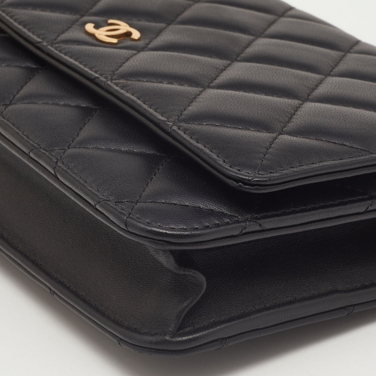 مملوكة مسبقًا Chanel Black Quilted Leather Classic Wallet on Chain