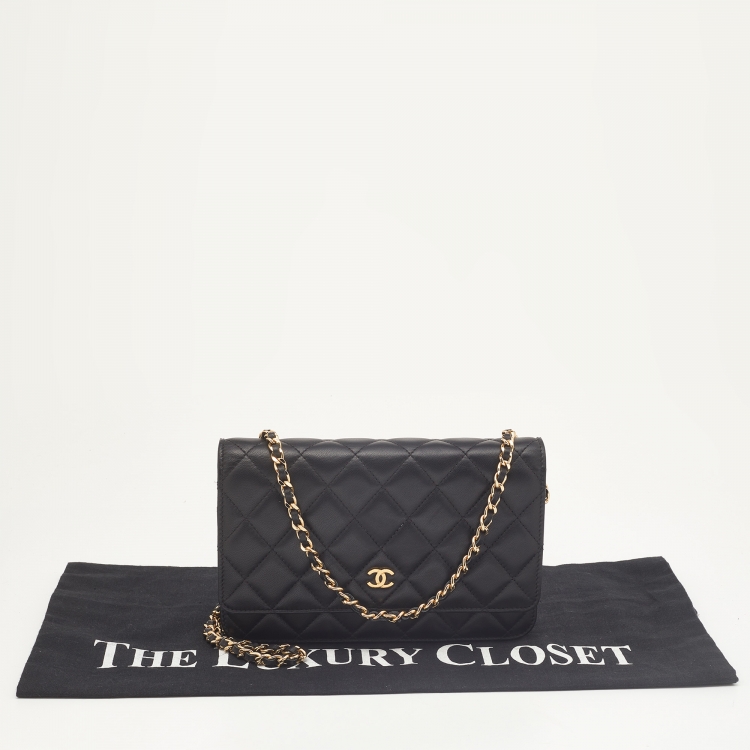 مملوكة مسبقًا Chanel Black Quilted Leather Classic Wallet on Chain