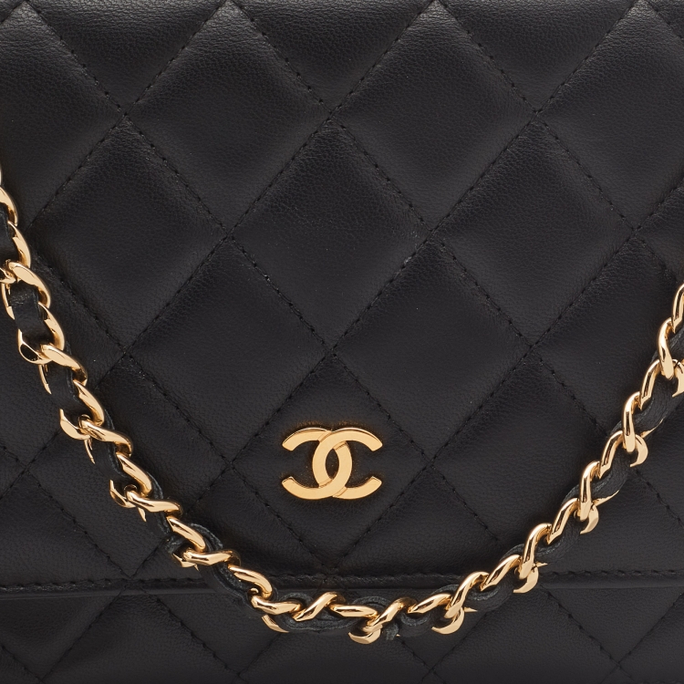 مملوكة مسبقًا Chanel Black Quilted Leather Classic Wallet on Chain