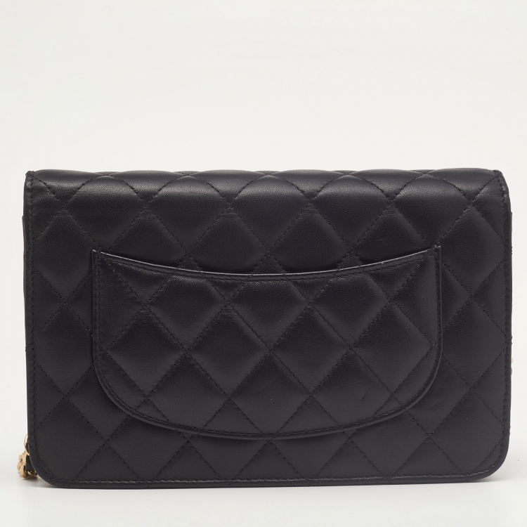 مملوكة مسبقًا Chanel Black Quilted Leather Classic Wallet on Chain