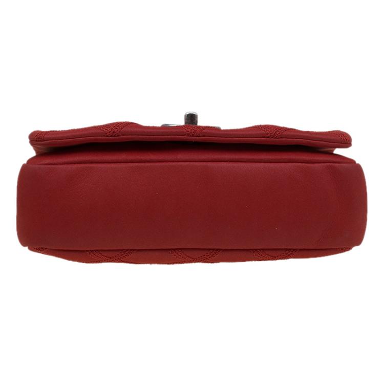 مملوكة مسبقًا Chanel Red Diamond Stitch Leather Mini Flap Bag