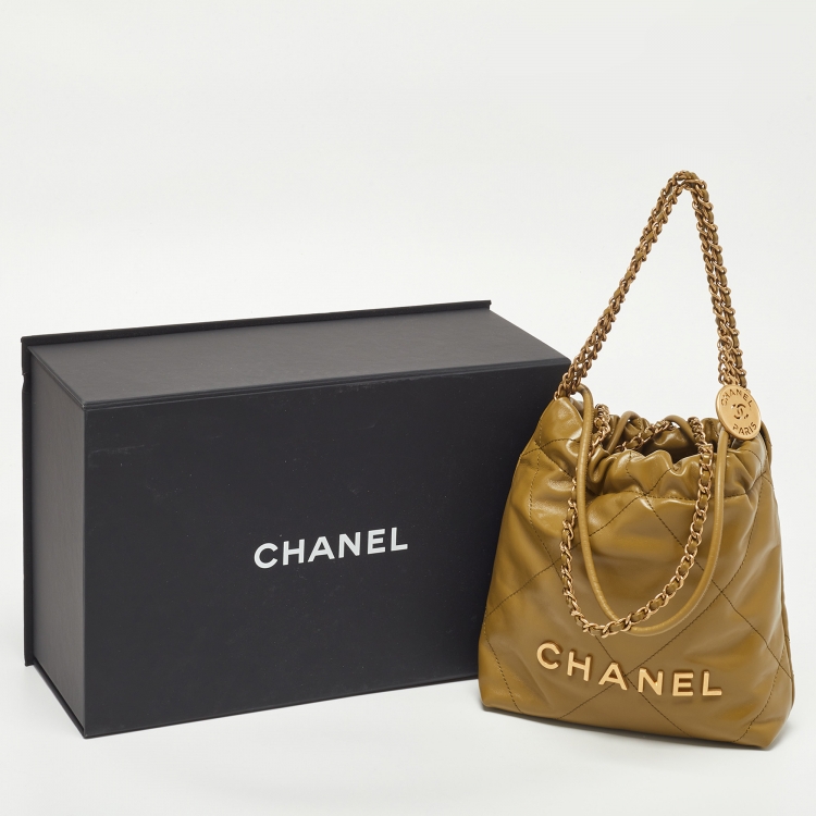 Pre Owned Chanel Green Quilted Leather Mini 22 Chain Bag