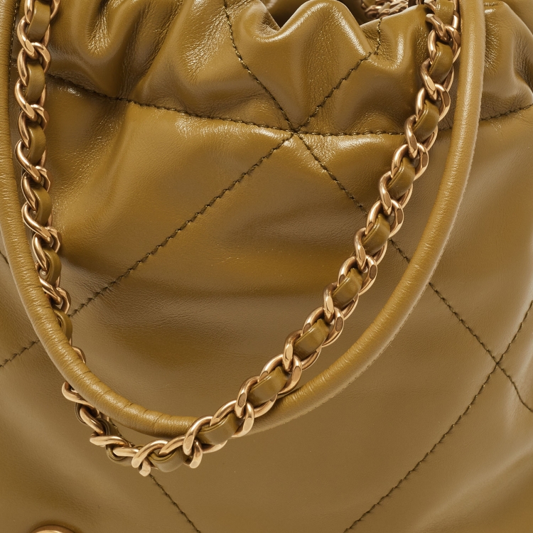 Pre Owned Chanel Green Quilted Leather Mini 22 Chain Bag