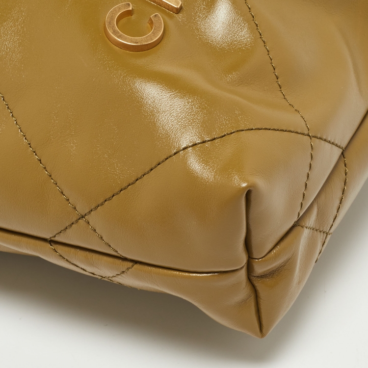 Pre Owned Chanel Green Quilted Leather Mini 22 Chain Bag