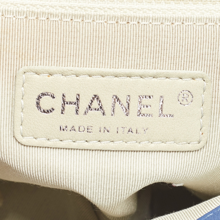 Pre Owned Chanel Blue Quilted Leather Small Chain Around Messenger Bag