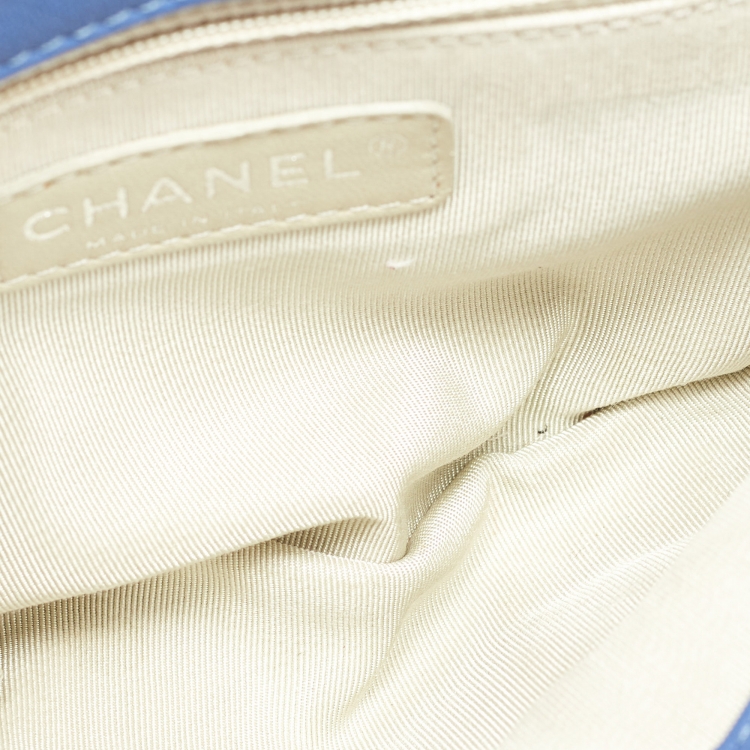 Pre Owned Chanel Blue Quilted Leather Small Chain Around Messenger Bag
