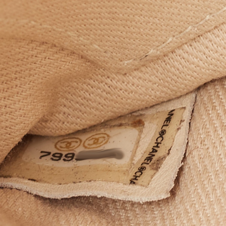 Pre Owned Chanel White/Black Leather Camellia Wristlet Clutch