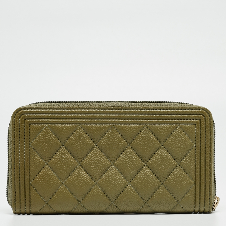 Pre Owned Chanel Green Quilted Leather Boy Zip Around Wallet