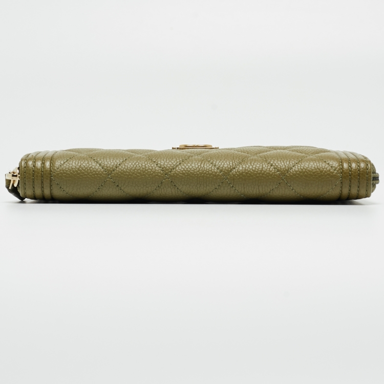 Pre Owned Chanel Green Quilted Leather Boy Zip Around Wallet