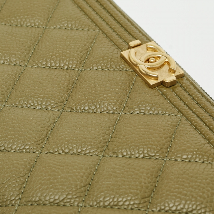 Pre Owned Chanel Green Quilted Leather Boy Zip Around Wallet