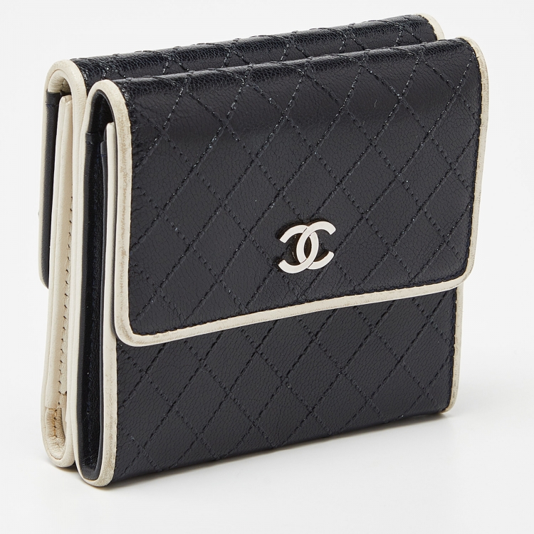 Pre Owned Chanel Black/White Quilted Leather CC Trifold Wallet