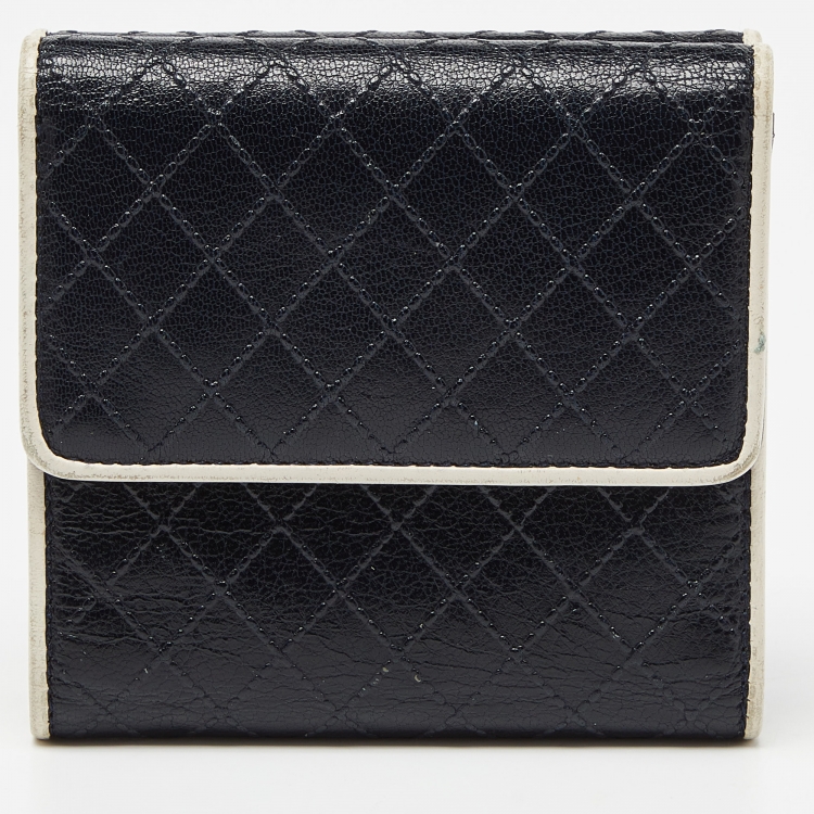 Pre Owned Chanel Black/White Quilted Leather CC Trifold Wallet
