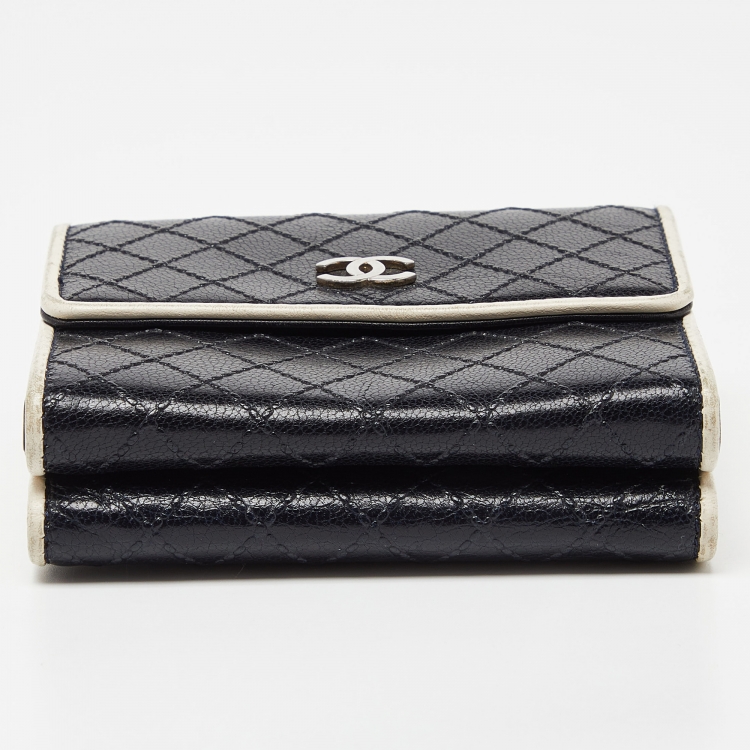 Pre Owned Chanel Black/White Quilted Leather CC Trifold Wallet
